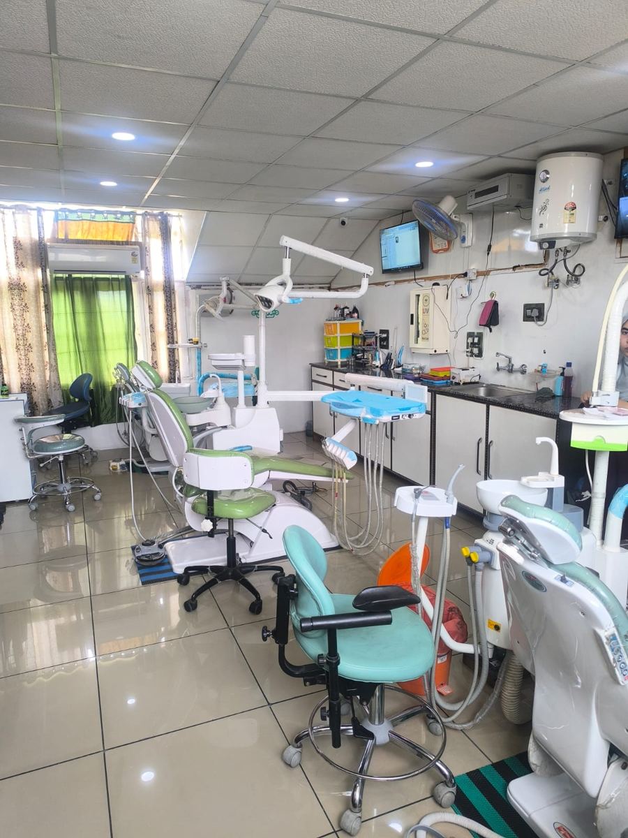 SM Dental Clinic dental chairs and equipment