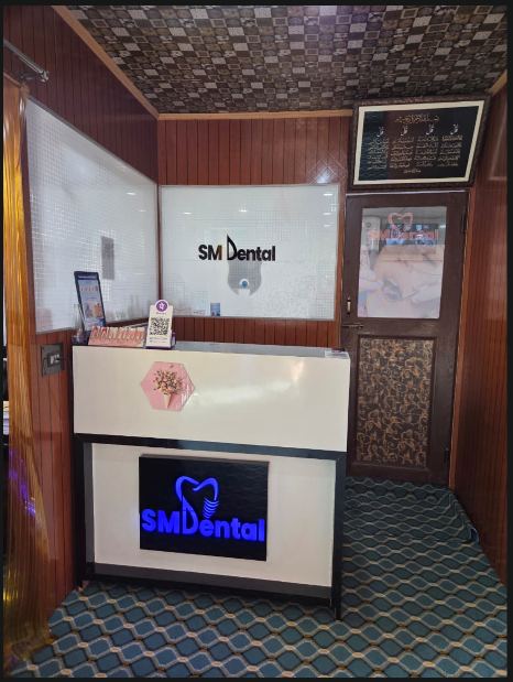 SM Dental Clinic reception desk, Qamarwari Srinagar