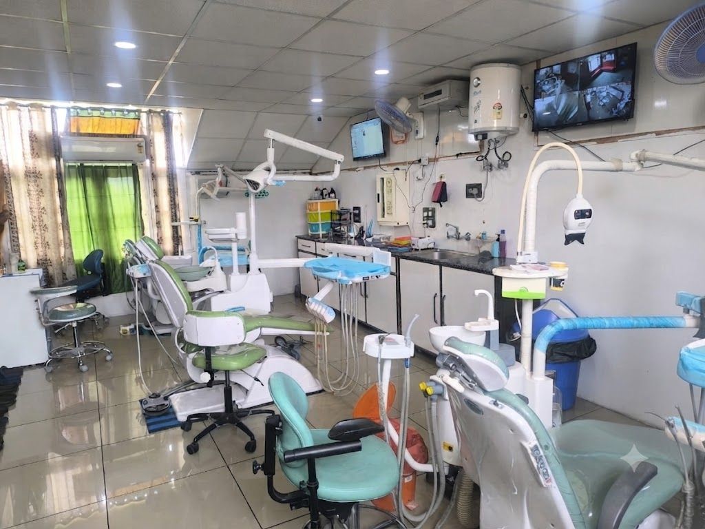 Inside SM Dental Clinic treatment room, Qamarwari Srinagar